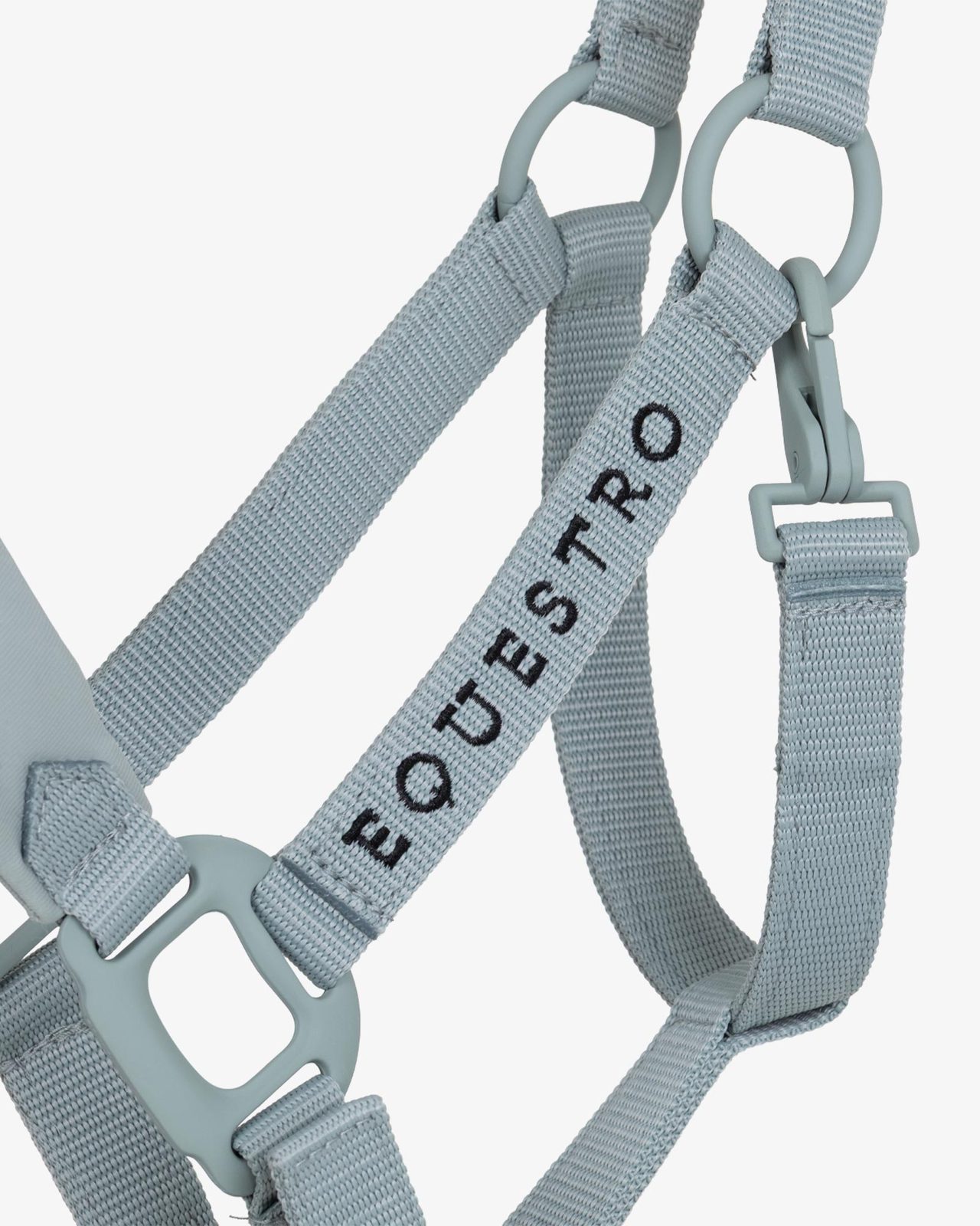 Technical halter with double adjustment and rubber-coated buckles
