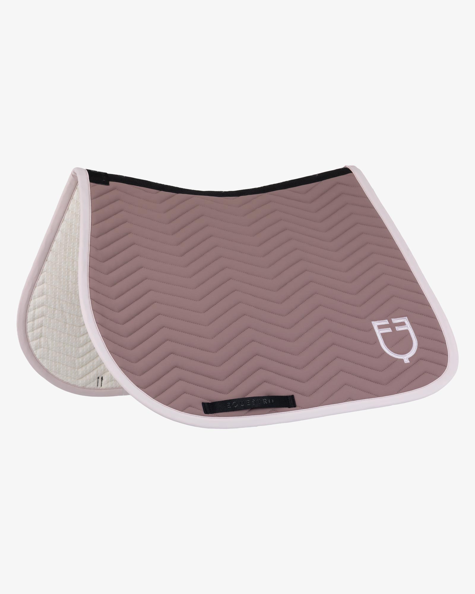 Jumping saddle pad with wave quilting