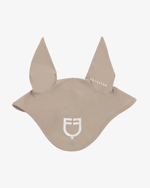 Technical fly veil with contrasting logo