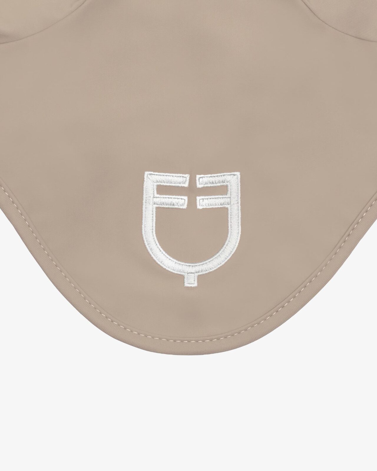 Technical fly veil with contrasting logo