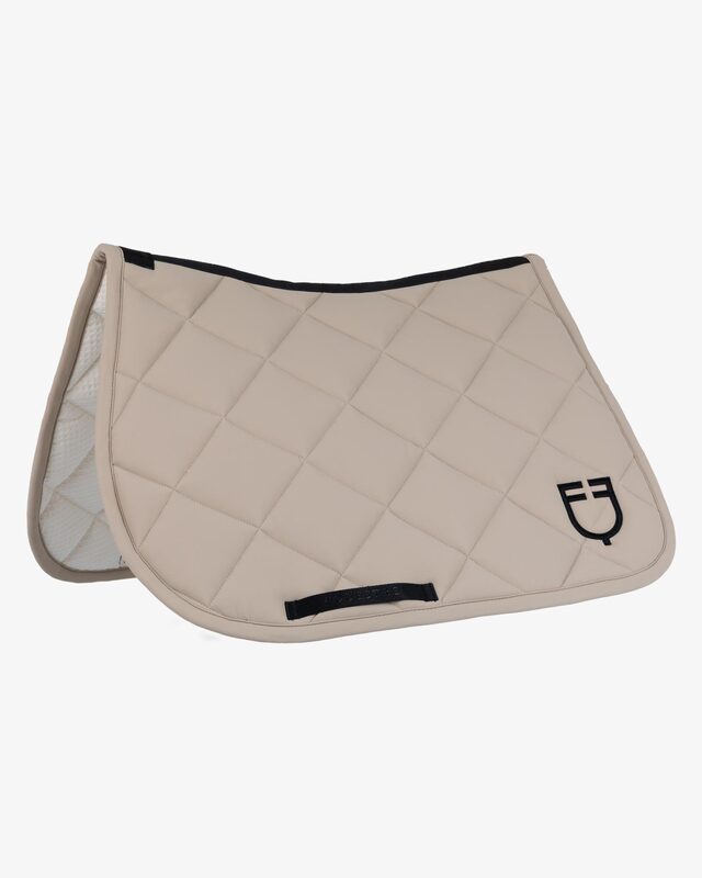 Jumping saddle pad with diamond quilting and embroidered logo