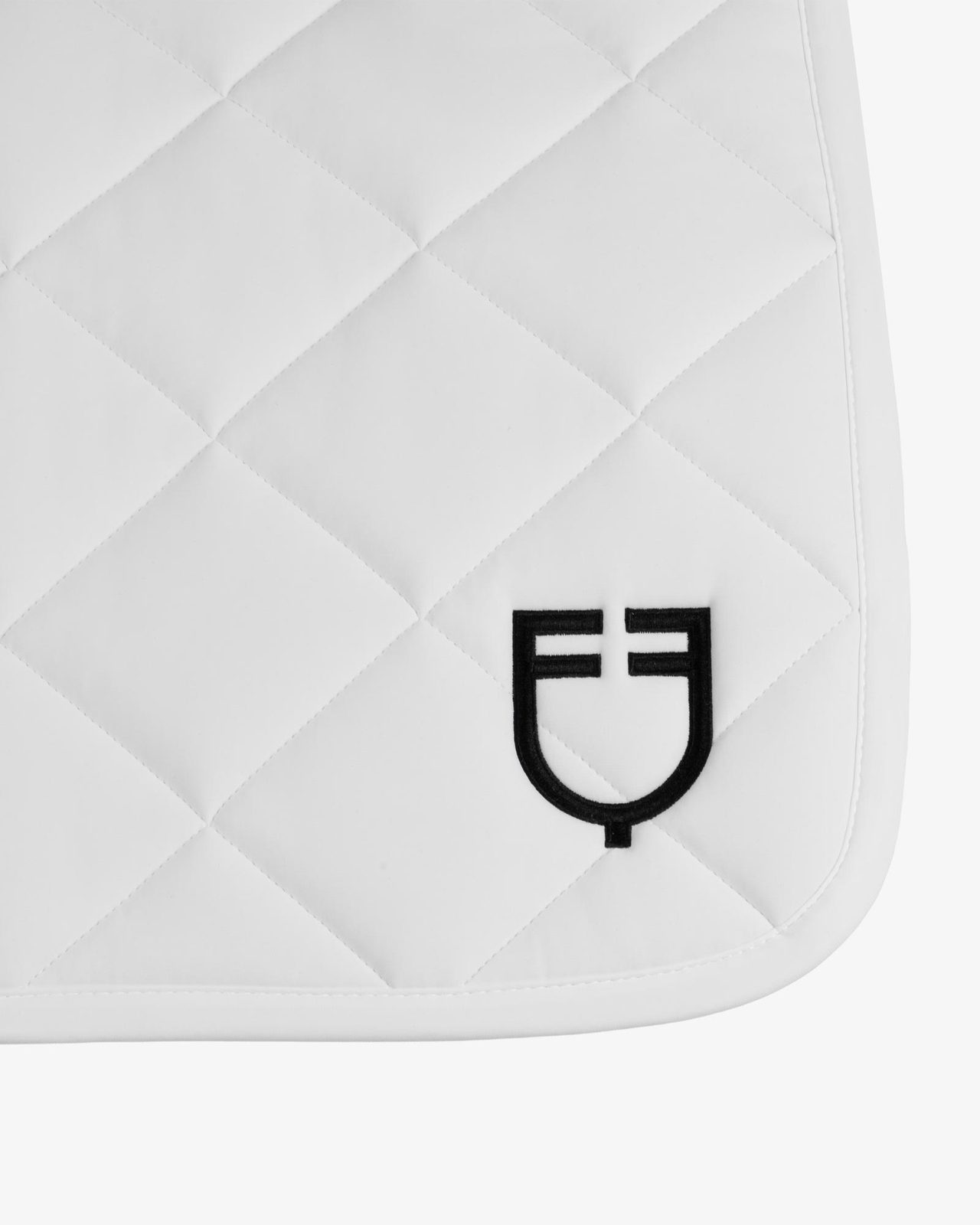 Jumping saddle pad with diamond quilting and embroidered logo