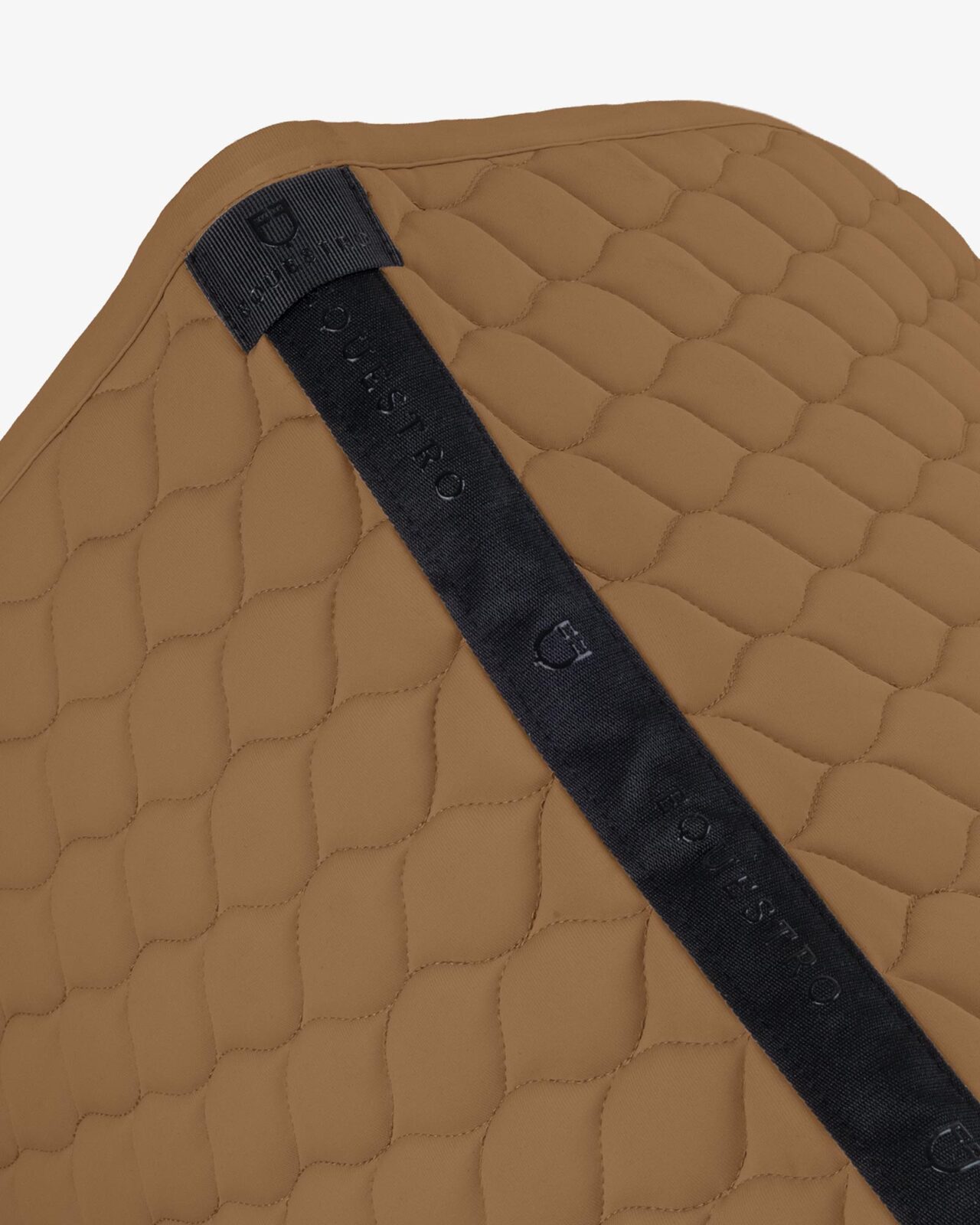 Jumping saddle pad with onion quilting