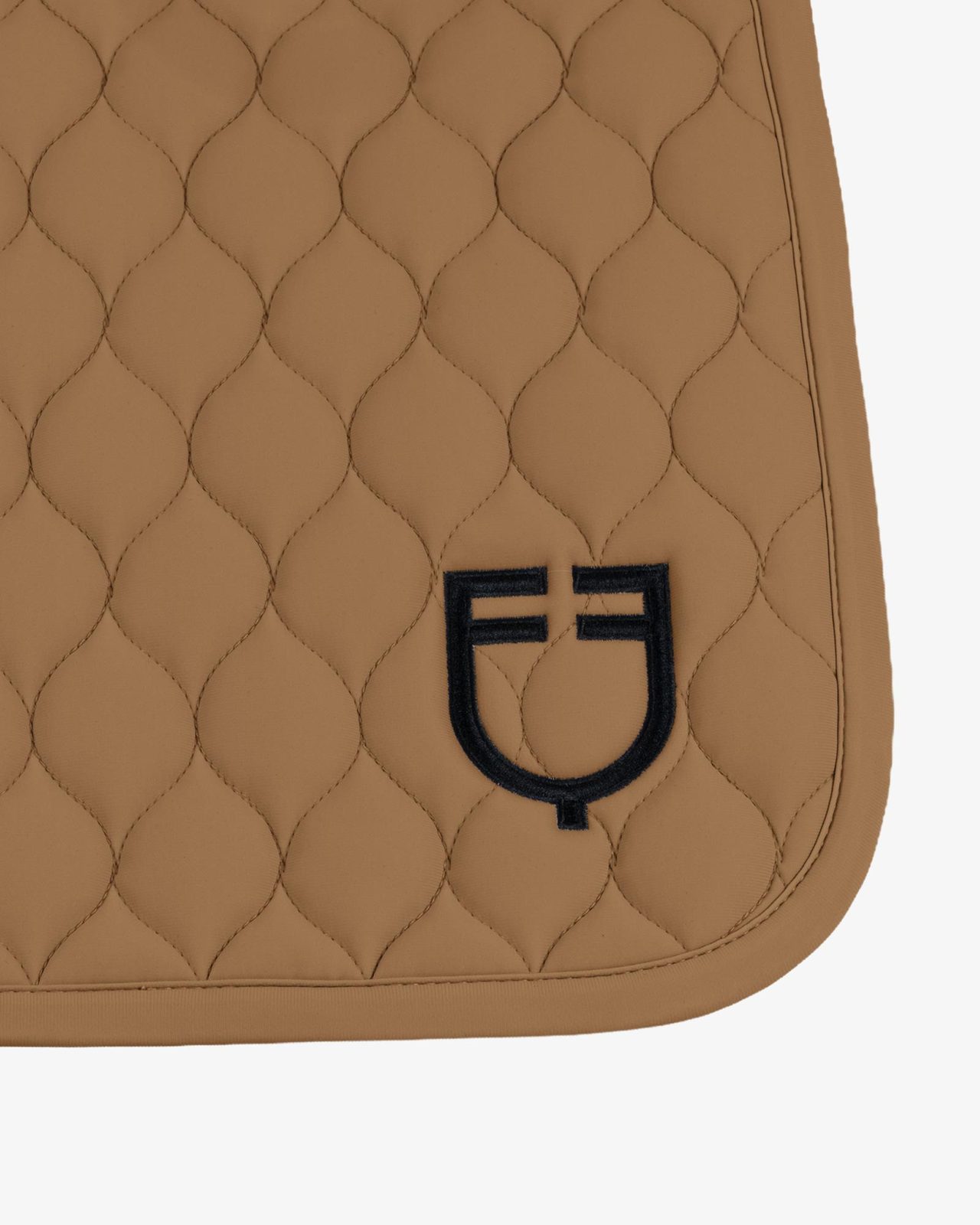 Jumping saddle pad with onion quilting