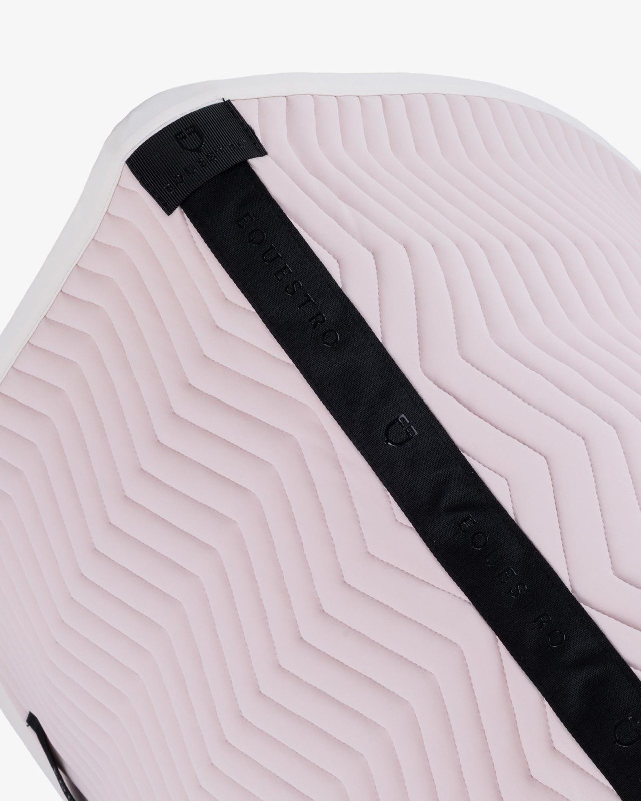 Dressage saddle pad with wave quilting