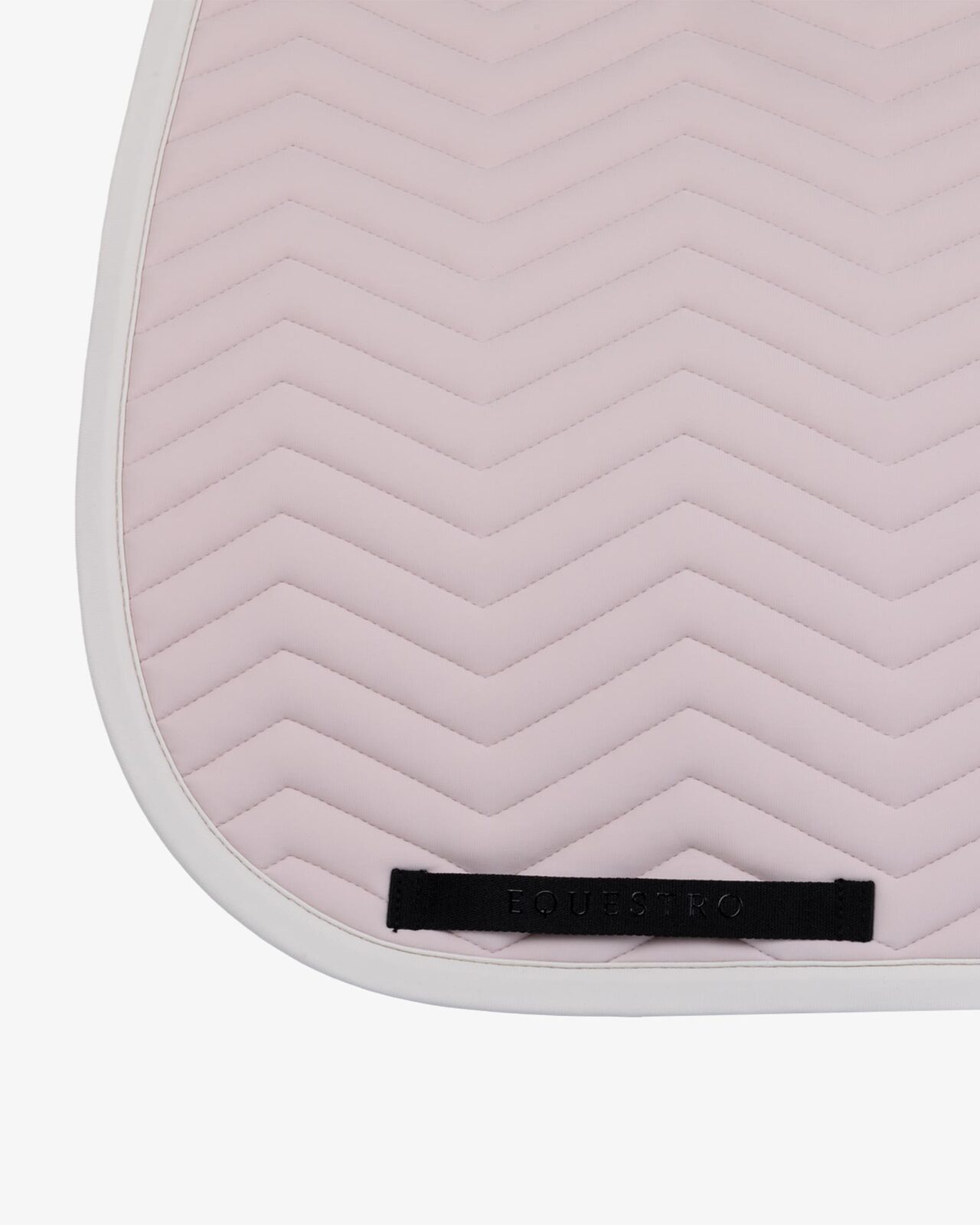 Dressage saddle pad with wave quilting