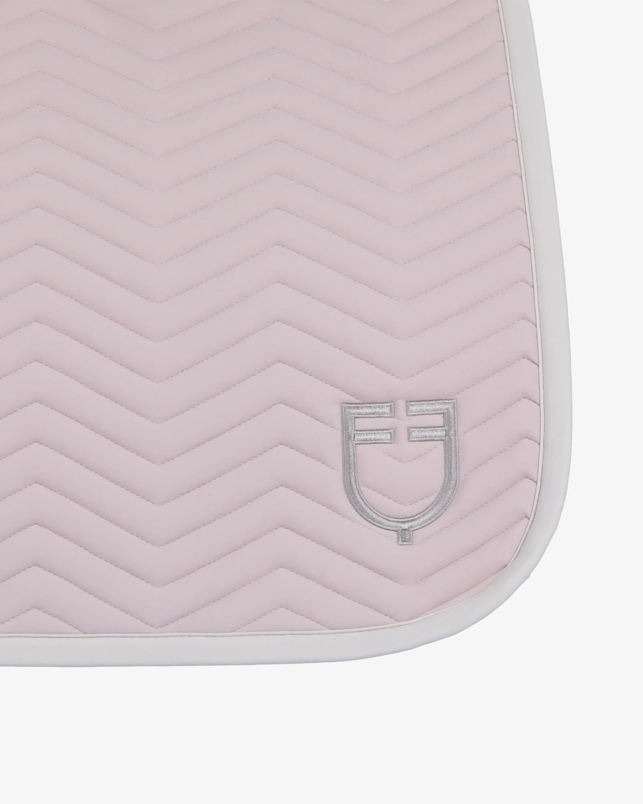 Dressage saddle pad with wave quilting