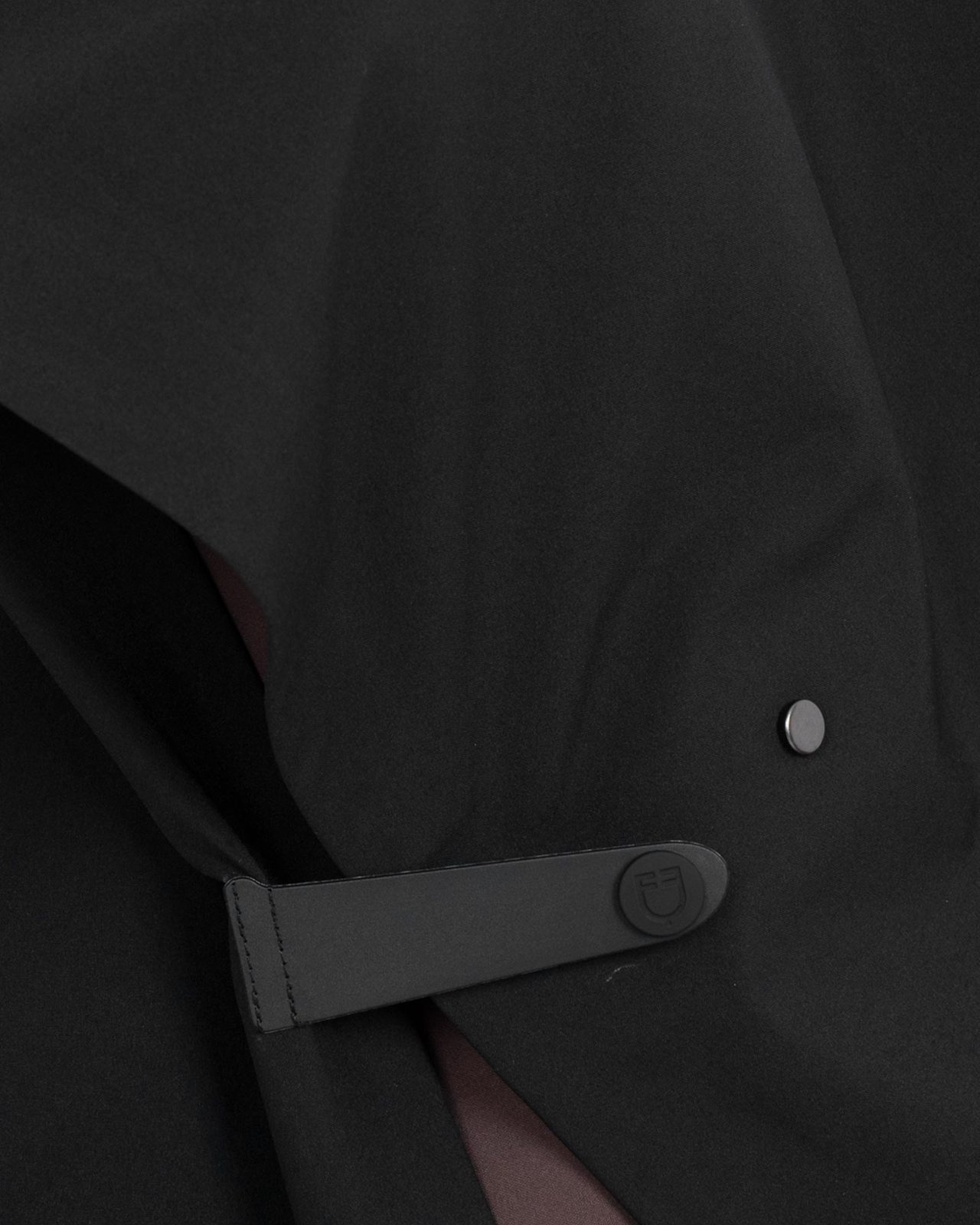 Women's technical waterproof cape